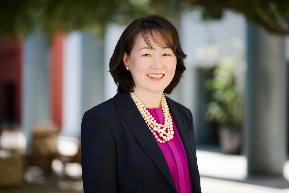 Julie Kim Headshot